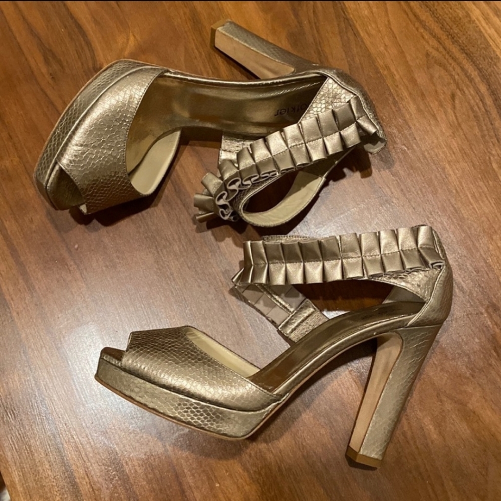 Botkier Elena Strappy Ruffle Sandals Platform Heels Gold Size 39.5 US 9 Revolve